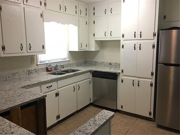 3rd image of 4934 Maurice Dr