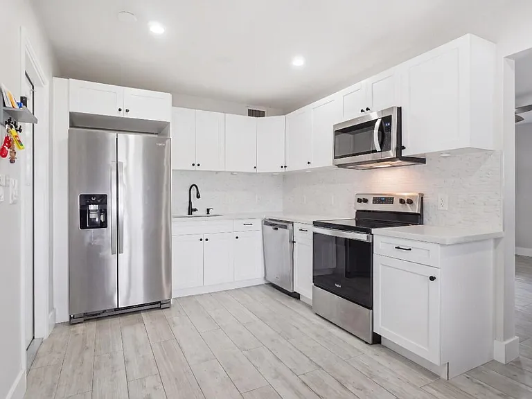 712 NE 10th Ave — Photo 5