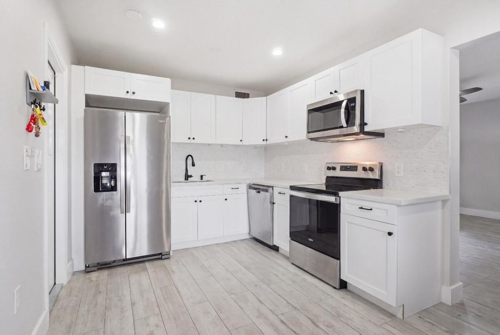 712 NE 10th Avenue, photo 5