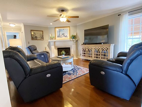 4th image of 1125 Thornberry Dr