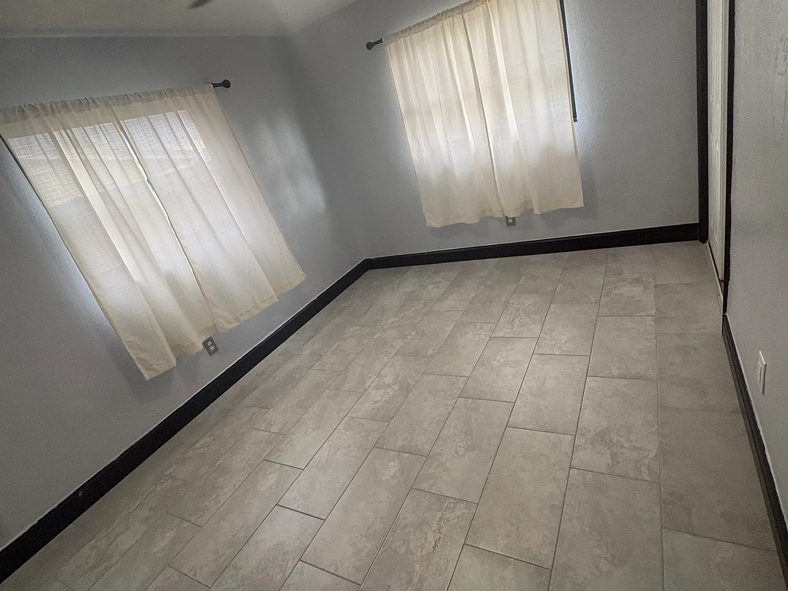 3 bed, 1300 sqft, $2,500 — Photo 4