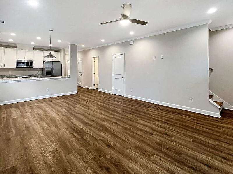 3 bed, 2.5 bath, 1600 sqft, $2,050 — Photo 4