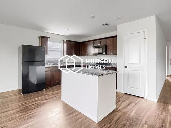 5th image of 308 Zenith Ave