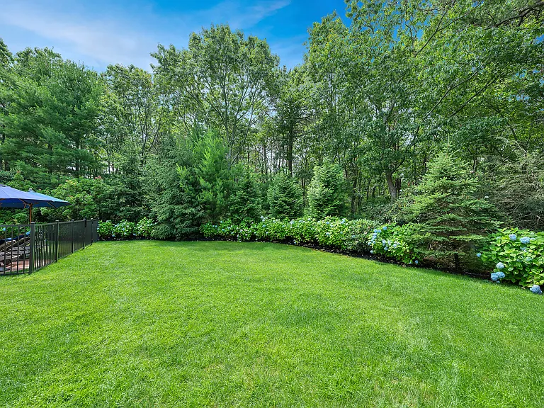 25 Rolling Woods Ct — Photo 21