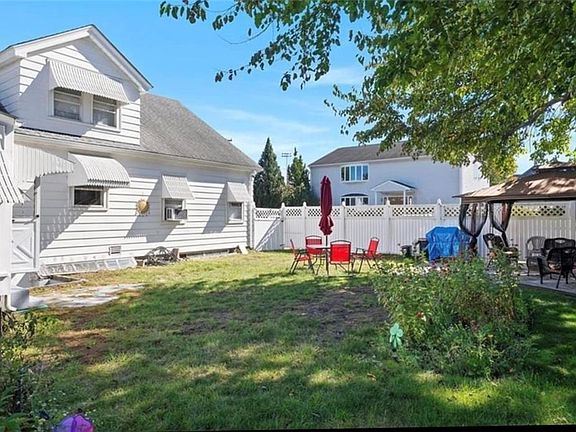 2nd image of 400 Newport Ave
