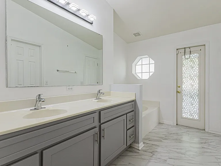 1733 La Maderia Dr SW — Photo 13