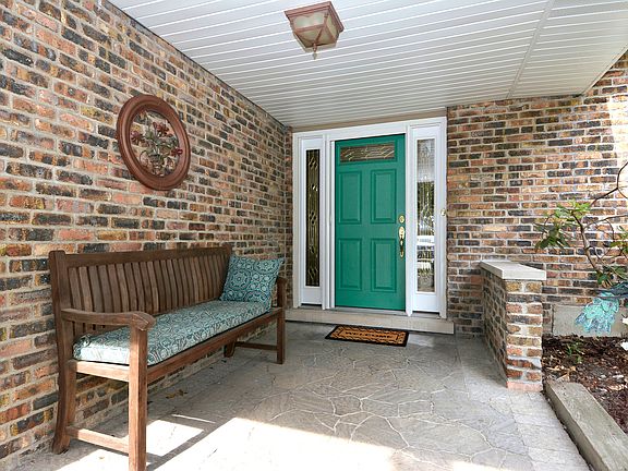 2nd image of 2102 Linden Ln