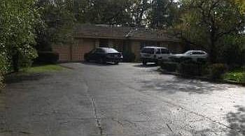 1st image of 2621 Oakwood Dr