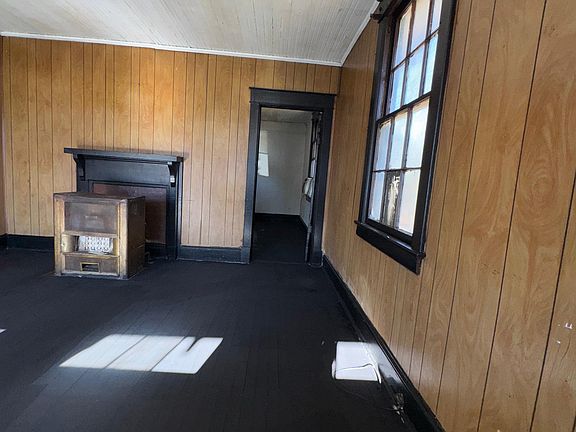 3rd image of 224A Willow St #A
