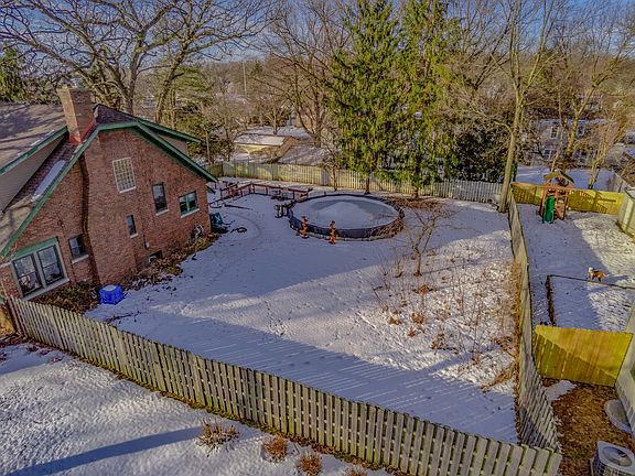 5th image of 116 Oak Knolls Ave