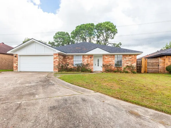 8502 Lynwood Ln, Port Arthur, TX 77642