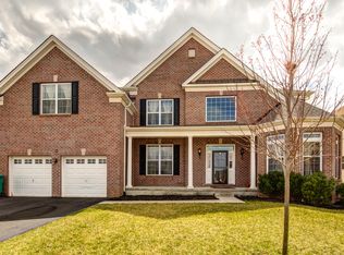 8 Hastings Ln, Monroe Township, NJ 08831