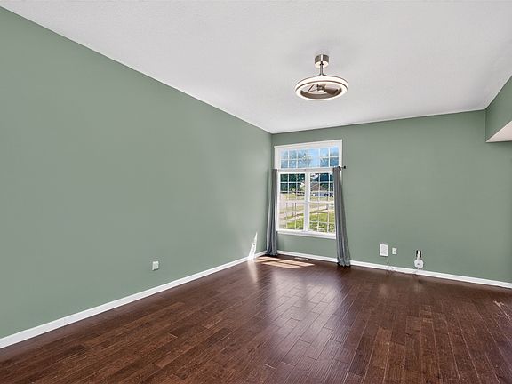 5th image of 3201 SW Townpark Cir