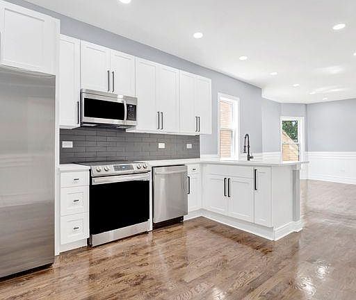 3rd image of 1821 N Kedvale Ave #1