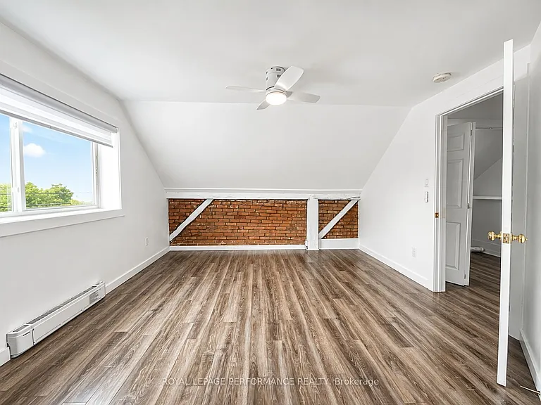 989 King St — Photo 12