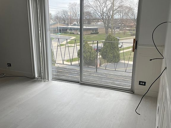 3rd image of 4921 W 109th St APT 304
