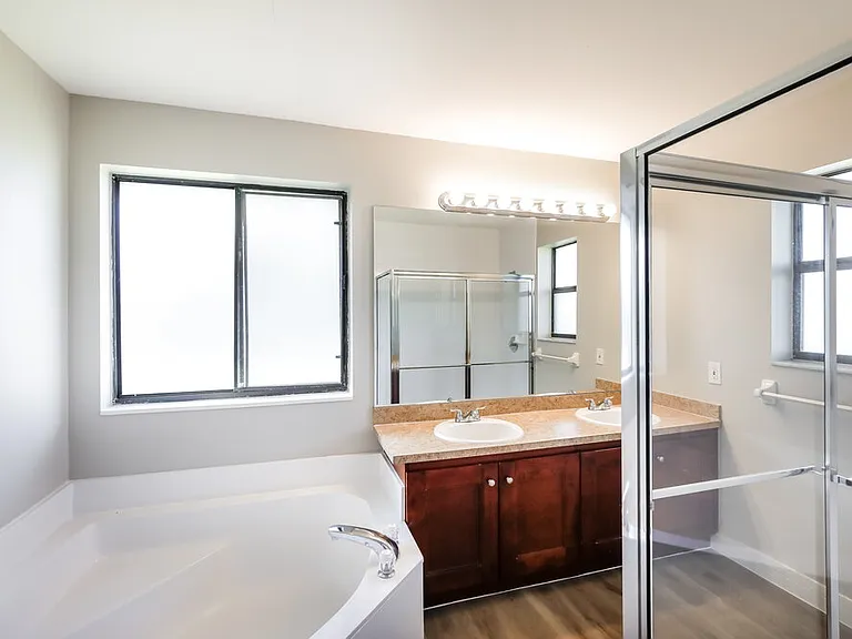 487 SW 169th Ter — Photo 13