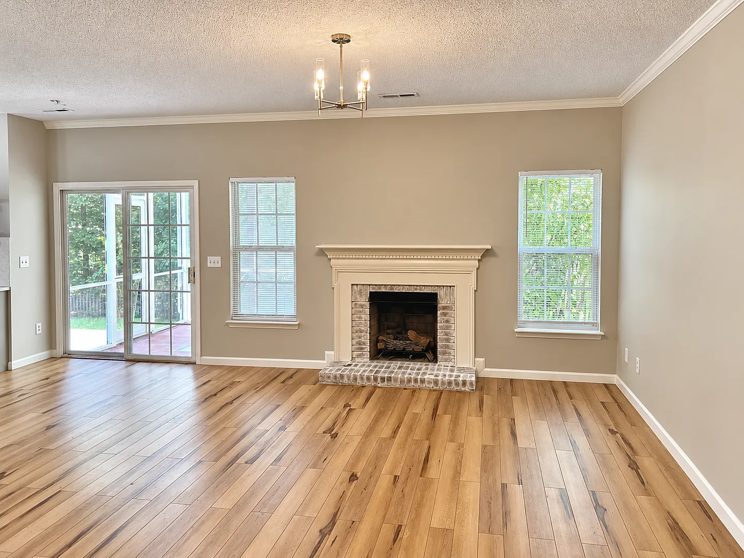 4 bed, 2234 sqft, $2,700 — Photo 4