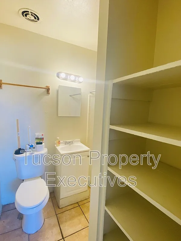 1 bed, 1.0 bath, 450 sqft, $700 — Photo 4