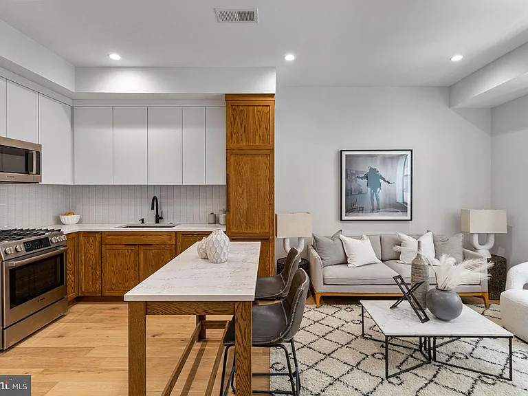 2525 Pennsylvania Ave NW #303 — Photo 14