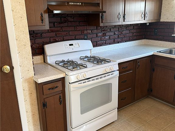 2nd image of 24 Fosterville Rd