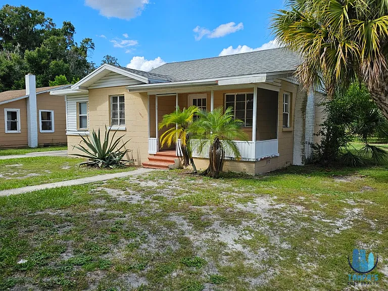 1516 Holly Rd — Photo 3