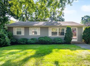 325 Renee Dr, South Elgin, IL 60177