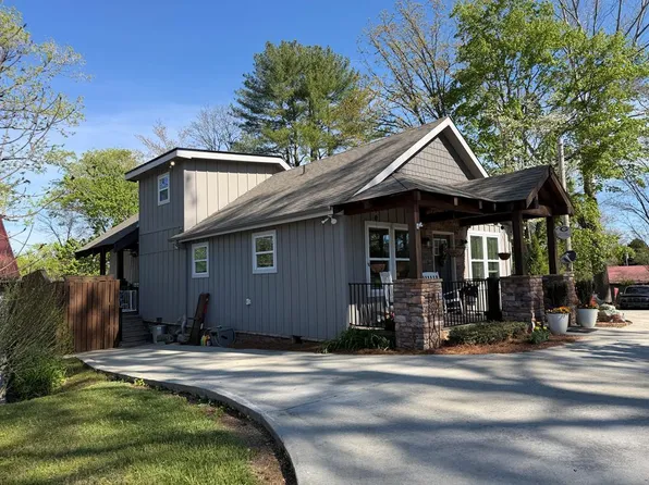 610 E 2nd St, Blue Ridge, GA 30513