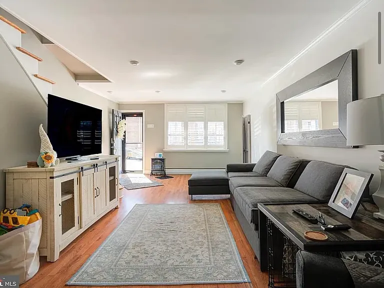 2820 Miller St — Photo 3