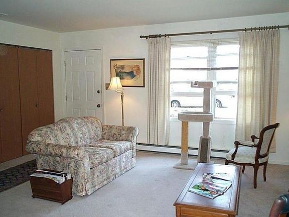 5th image of 1634 Crestfield Dr