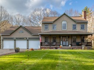 32 Laurelwoods Dr, Townsend, MA 01474