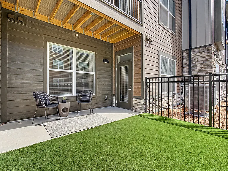 The Logan Luxury Apartments — Photo 20