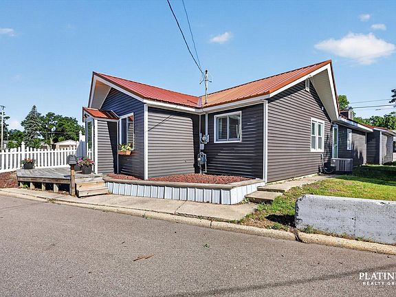 3rd image of 1415 Virginia St