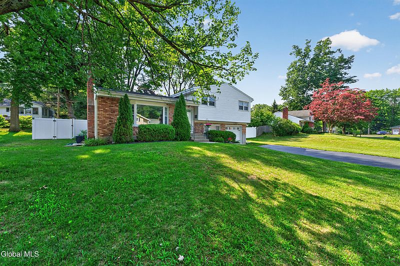 2nd image of 29 Brookwood Drive