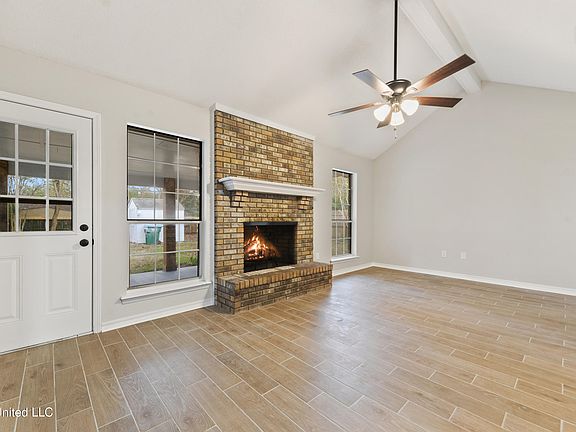3rd image of 15075 Rosewood St