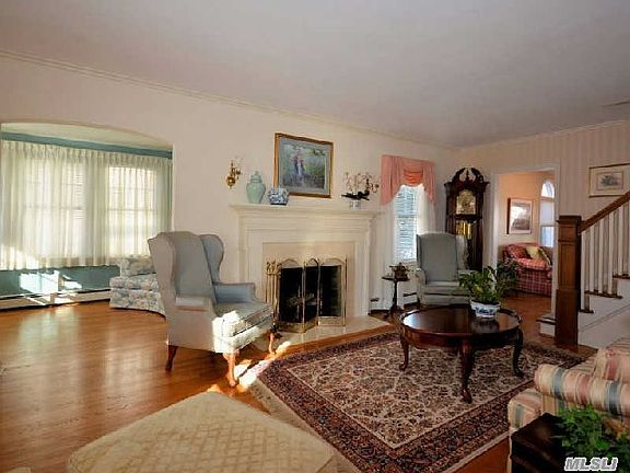 2nd image of 129 Pine St