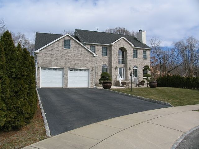 1st image of 784 Jacqueline Ct