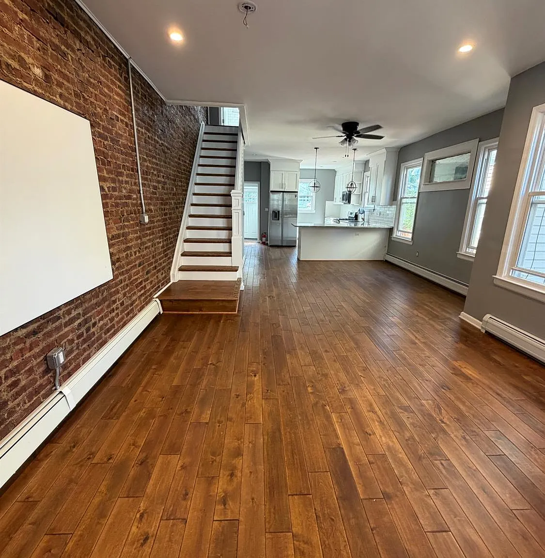 4 bed, 1.5 bath, $3,400 — Photo 2