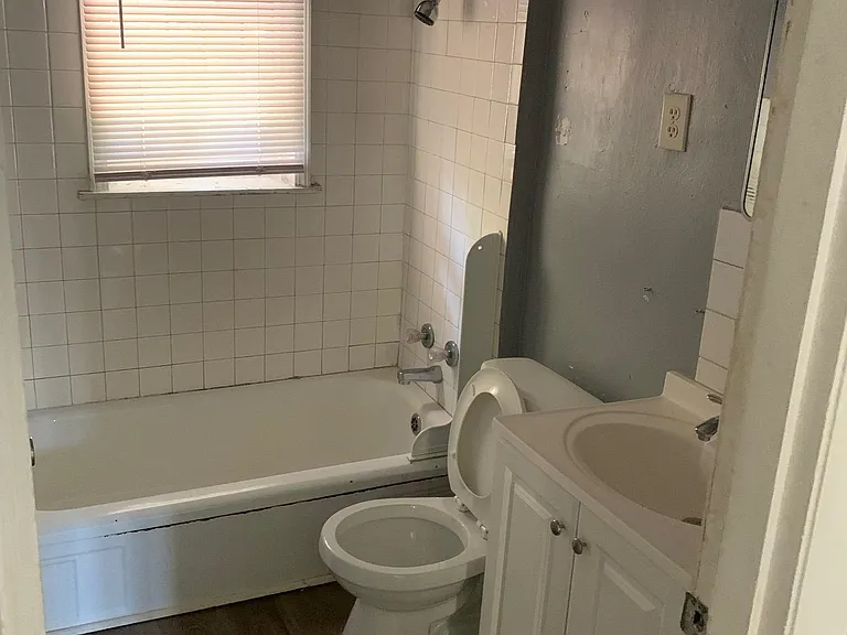 1191 N Graham St — Photo 7