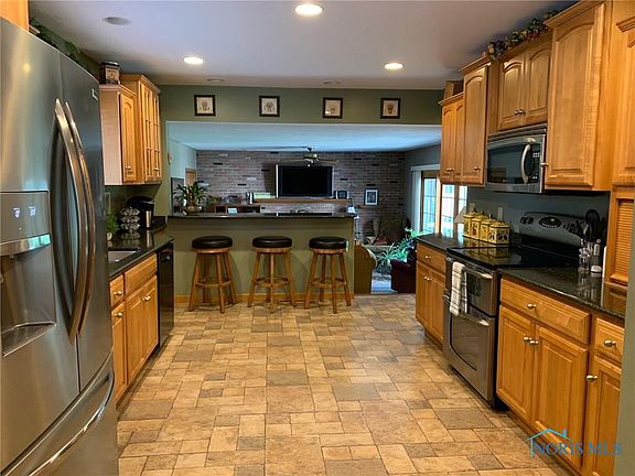 3rd image of 608 Brookside Dr