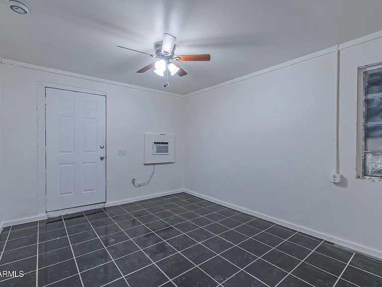 5946 W Myrtle Ave — Photo 4