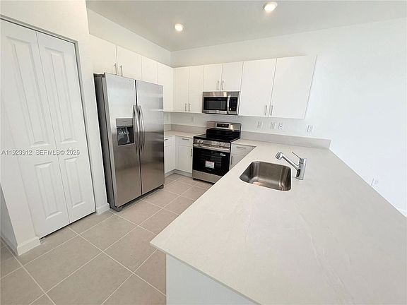 3rd image of 2620-2620 SE 27th Dr