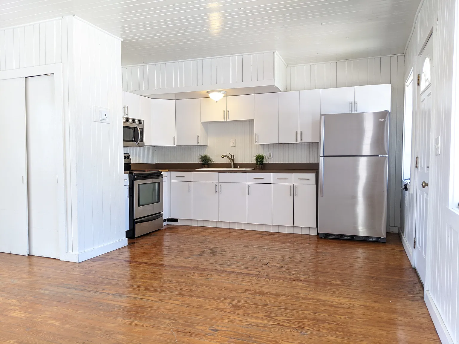 North St. Pete Duplex- 2 Bed/2 Bath - Available 10/13 - $2150/Month — Photo 4