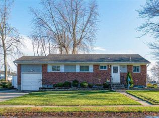 187 Skidmore Rd, North Babylon, NY 11703