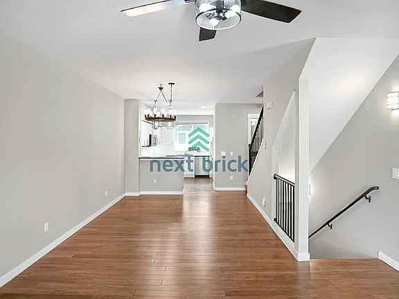 3rd image of 16125 Juanita Woodinville Way NE