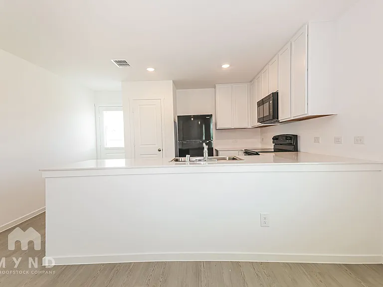 1238 Basswood Dr — Photo 7