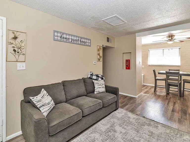 3121 W Almeria Rd #4 — Photo 1