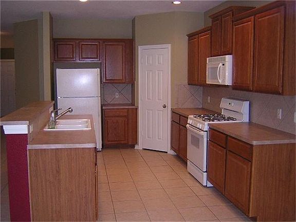 4th image of 15247 Henderson Point Dr