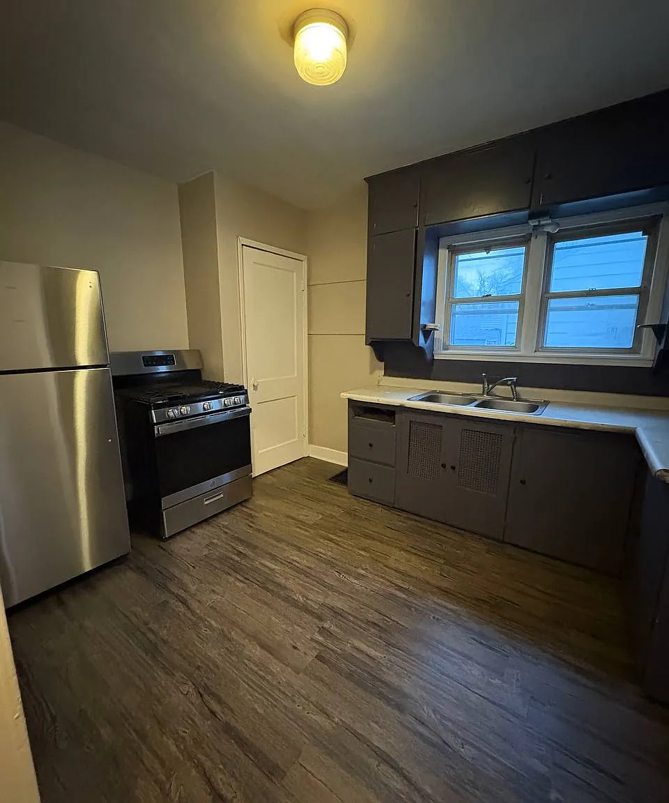 2 bed, 688 sqft, $1,000 — Photo 3