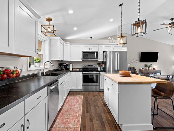 5th image of 3250 Tamara Cir